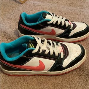 Nike multicolored low rise sneakers